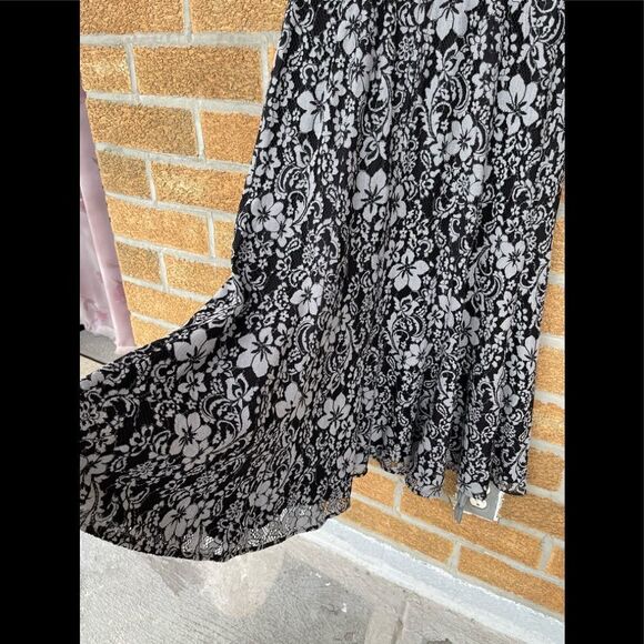 Keepsake The label  Lace Overlay Sleeveless Midi Dress medium - Picture 12 of 16